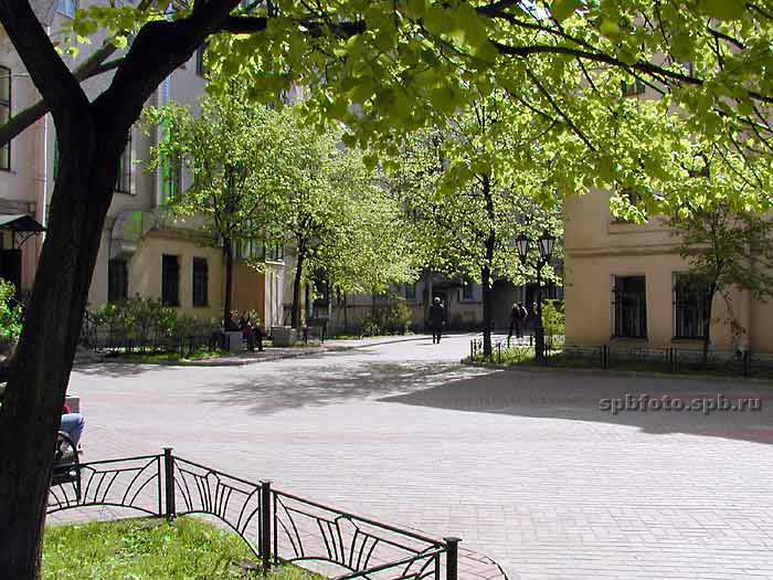 Двор на Малой Садовой
