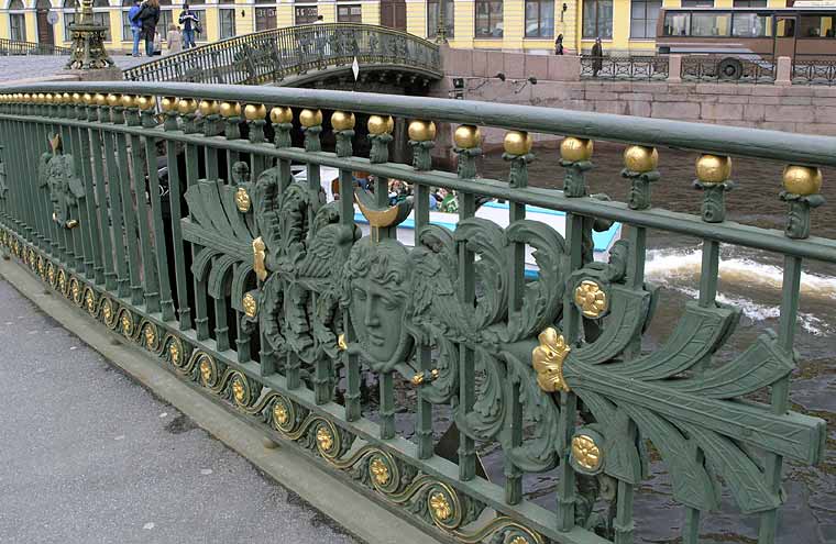 Ограда Мало-Конюшенного моста