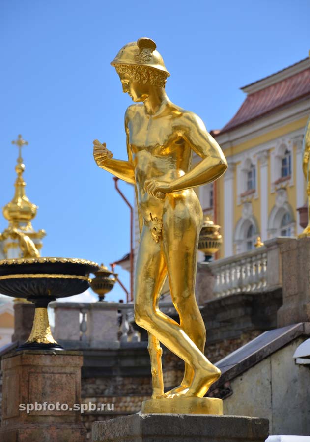 Меркурий. Скульптура Большого каскада в Петродворце.