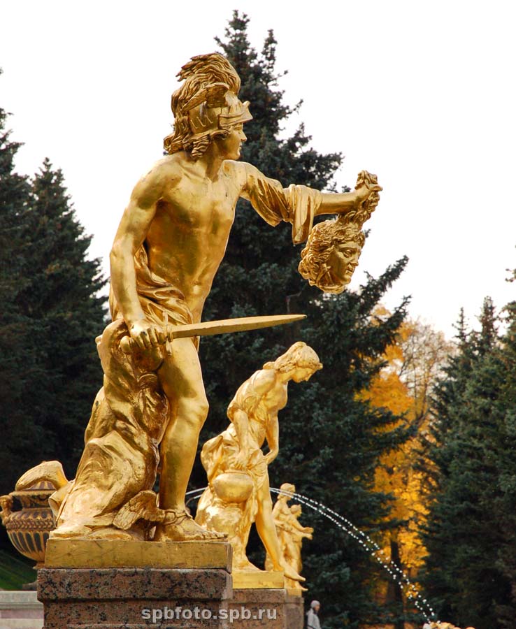 Персей. Скульптура Большого каскада в Петродворце.