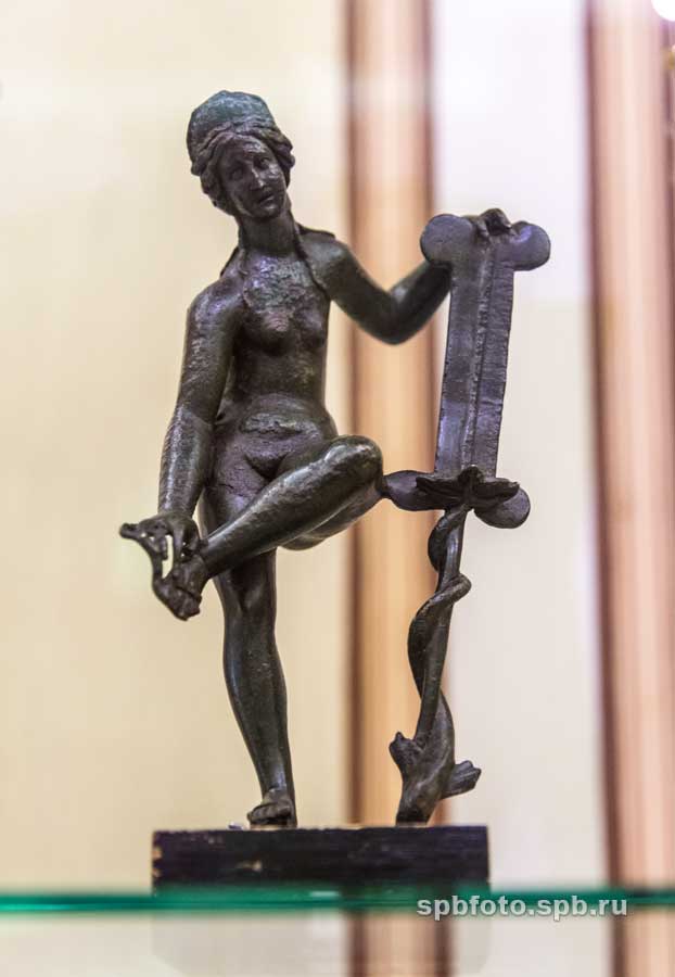 Венера-Исида с зеркалом сикретический образ. Египет III в.