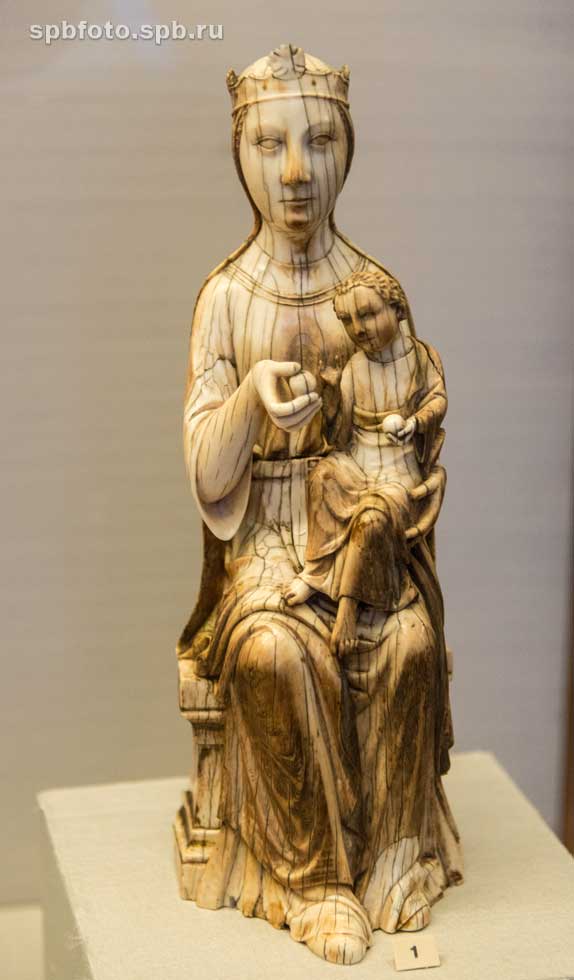 Мадонна с младенцем. Франция XIII век.