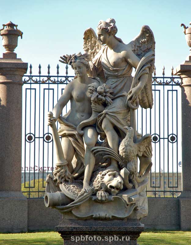 Мир и Победа. Статуя Летнего сада