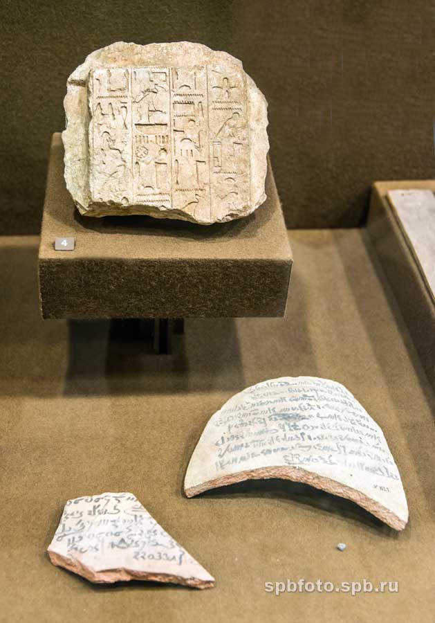 Египет. Демотический текст на глиняных черепках.