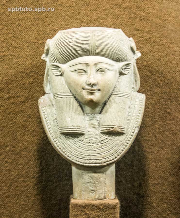 Египет Царствование Птолемеев. Систр с головой богини Хатор.