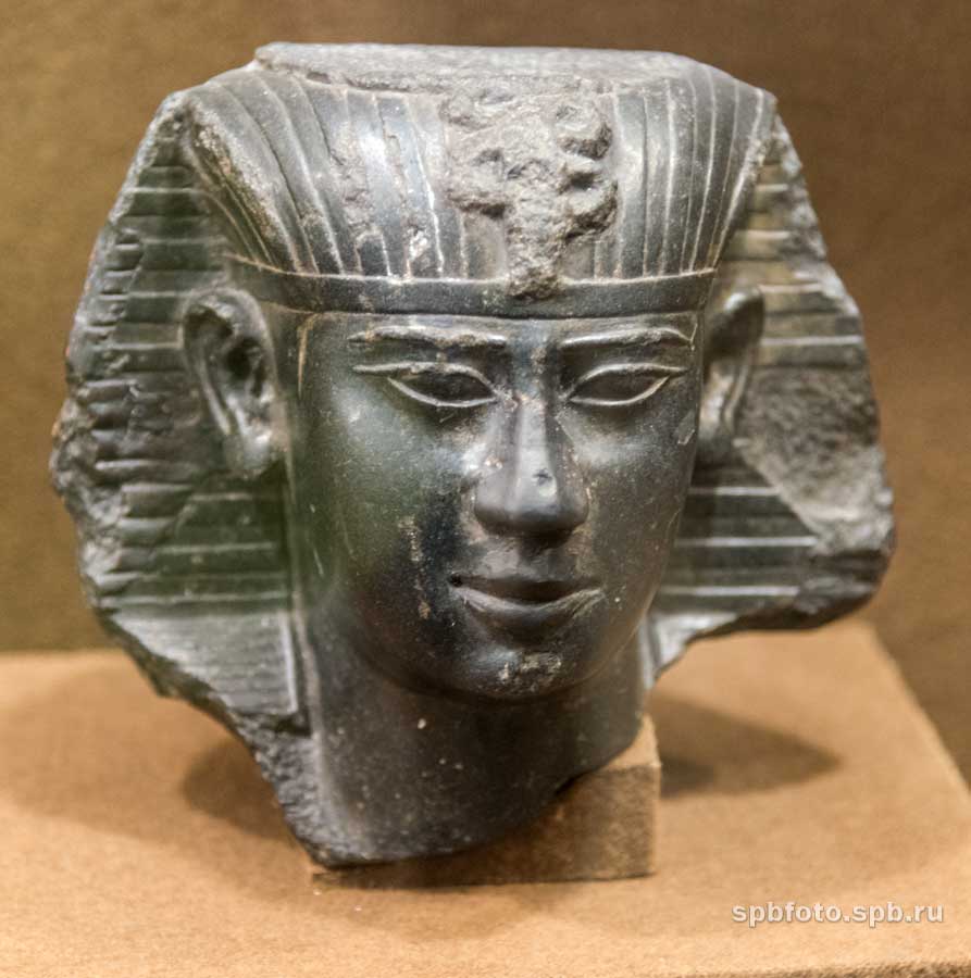 Голова статуи фараона VII в. до н.э.